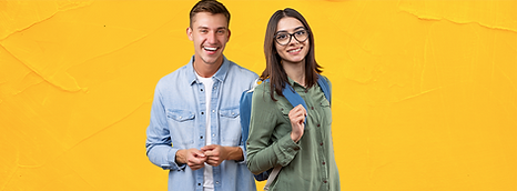 dois alunos no fundo amarelo